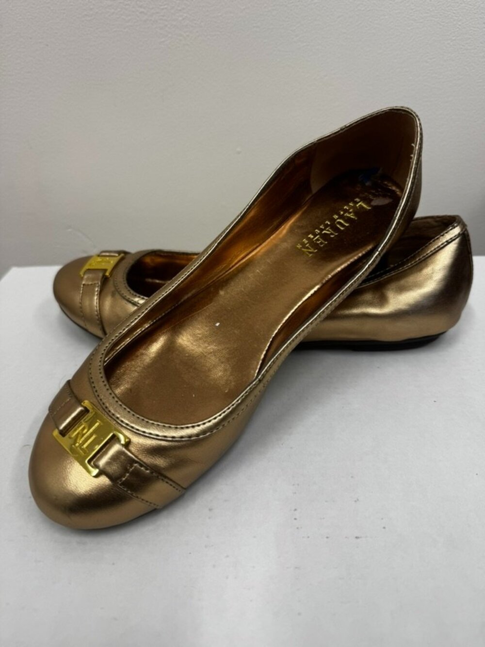 Lauren Ralph Lauren SHELBI Faux Leather Gold Round Toe Classic Pump - 7.5 B